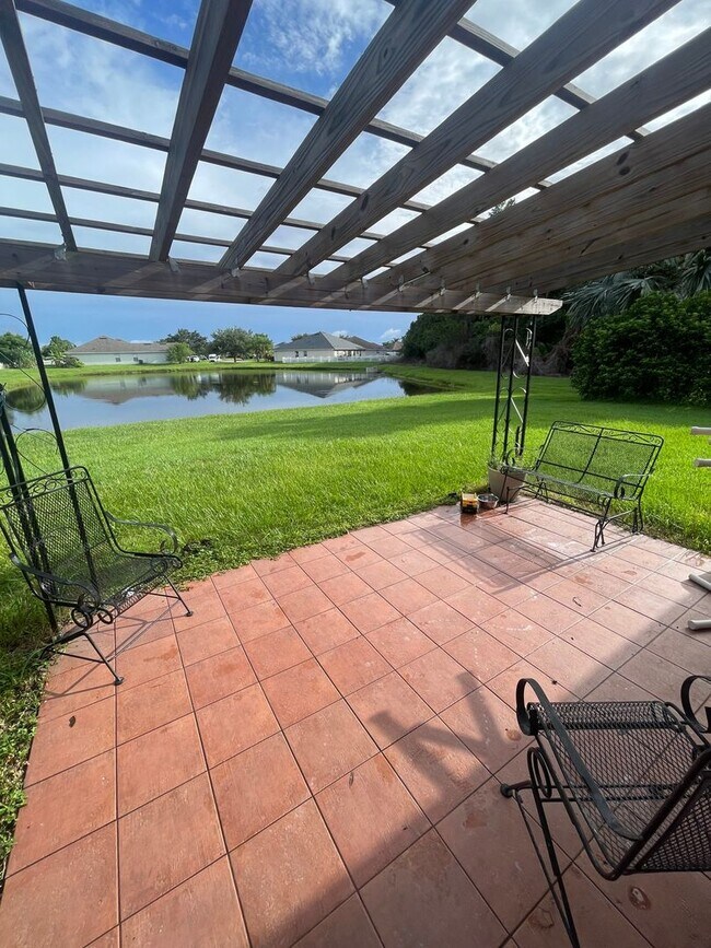 Foto del edificio - 5906 Diamond Ct