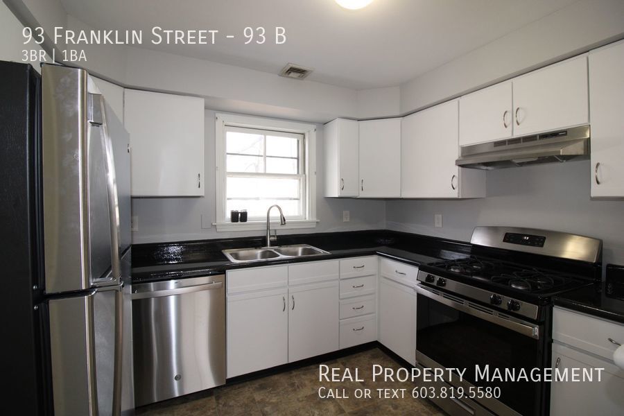 Primary Photo - Spacious 3 Bedroom Duplex in Somersworth!