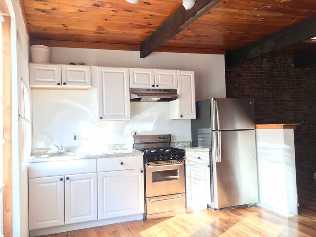 Foto del edificio - Large studio loft with laundry in unit