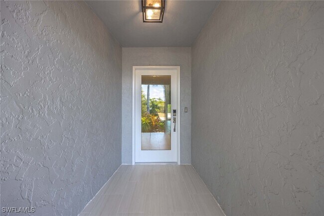 Foto del edificio - 570 100th Ave N
