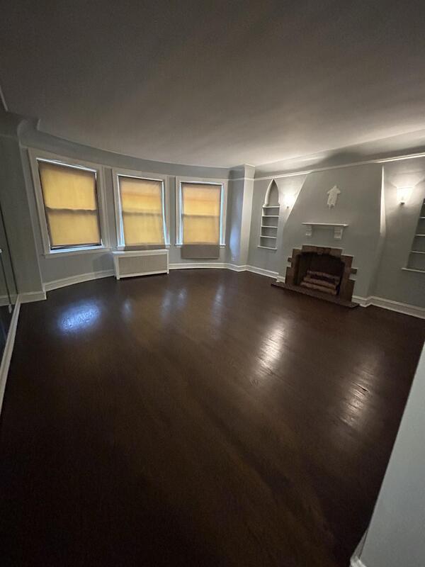 Foto principal - 8622 S Drexel Ave