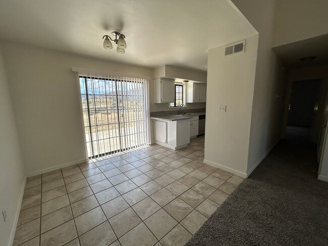 Building Photo - RENNOVATED 4 BED HOME