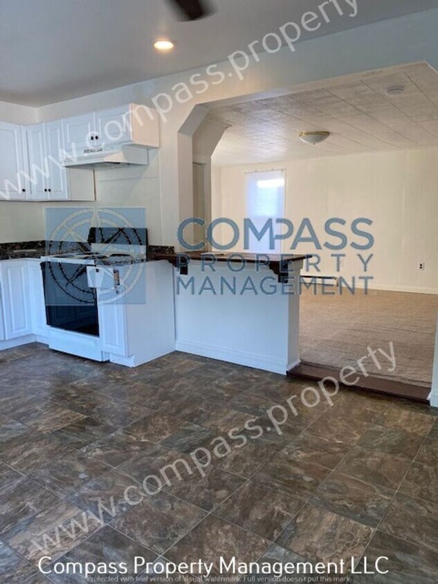 Primary Photo - $1095 - 2 Bed, 1 Bath, 2nd Floor Apartment...