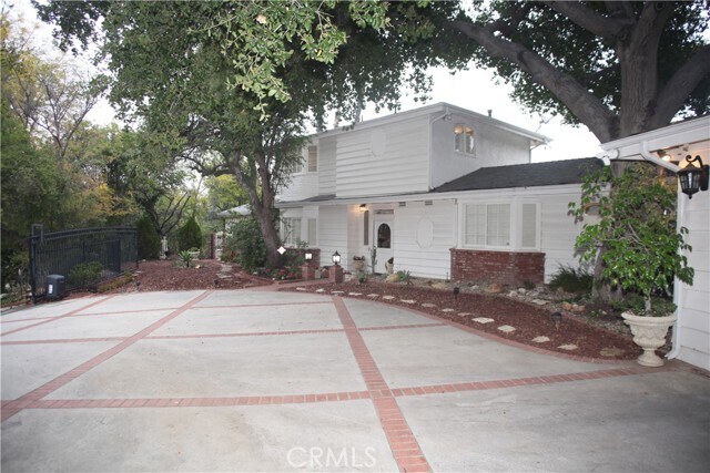 Building Photo - 20250 Wells Dr