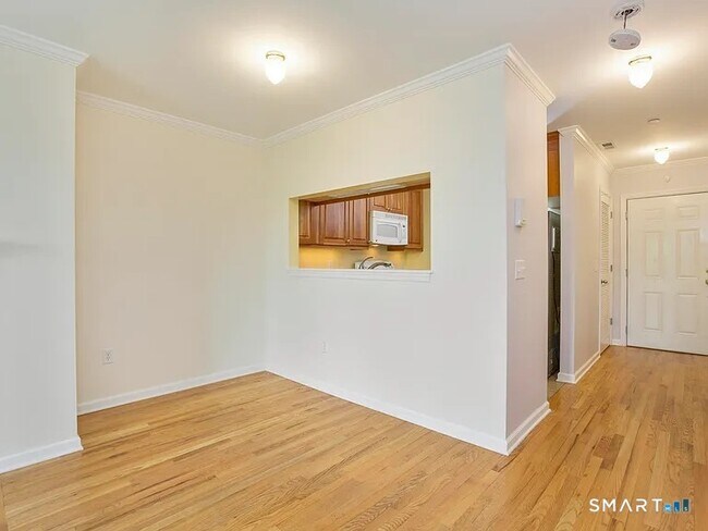 Building Photo - 51 Forest Ave