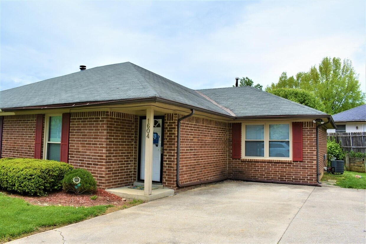 1604 Norwood Cir, Lexington, KY 40515 Townhome Rentals in Lexington
