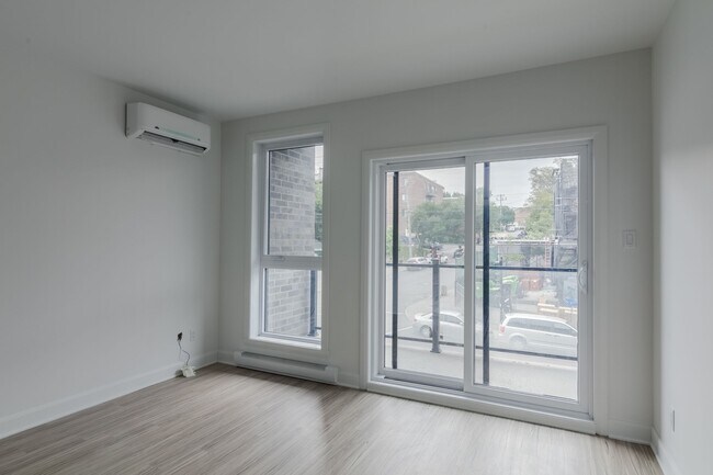 Photo du bâtiment - 6600 Av. de Darlington