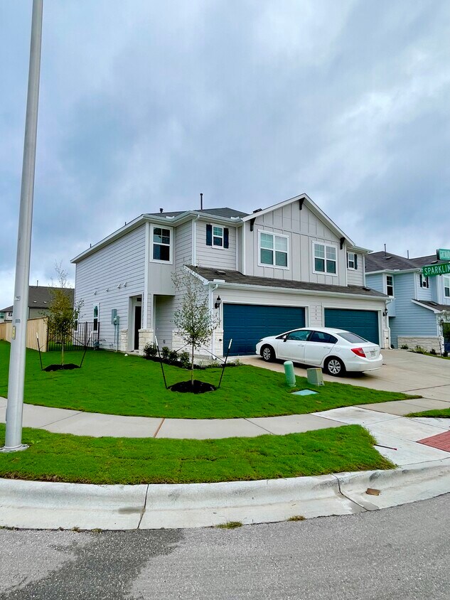 7200 Grenadine Bloom Bnd, Del Valle, TX 78617 Townhome Rentals in Del