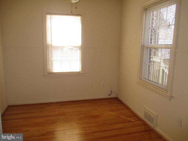 Building Photo - 2727 Fort Dr