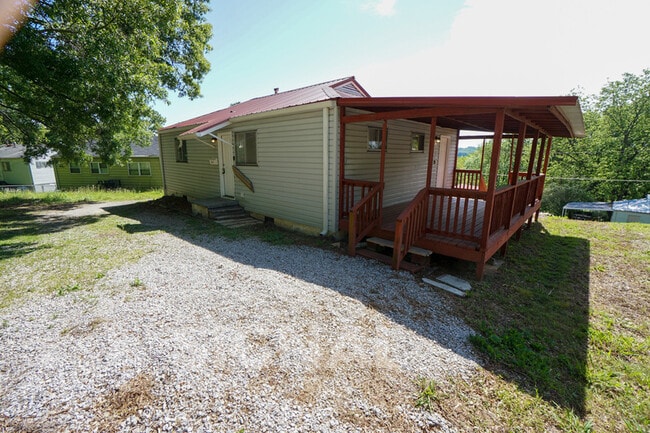 Building Photo - 225 Pine St