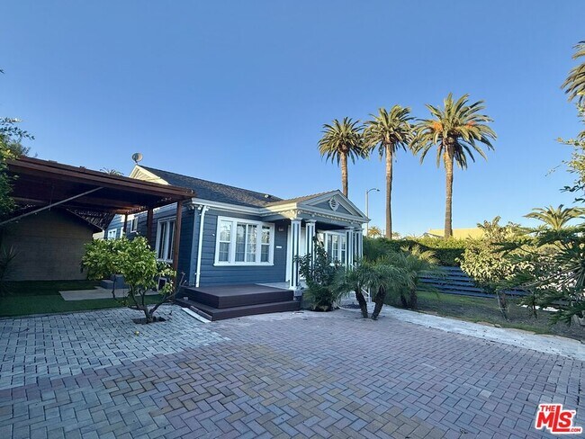 Building Photo - 2701 S Harcourt Ave