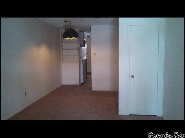 Building Photo - 205 Oak Ln