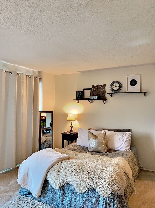 Foto del edificio - Great Location, Sunny 8th Floor Studio wit...