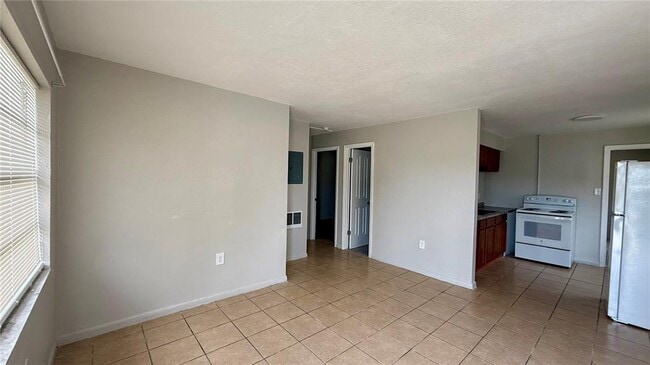 Building Photo - 207 Mill St