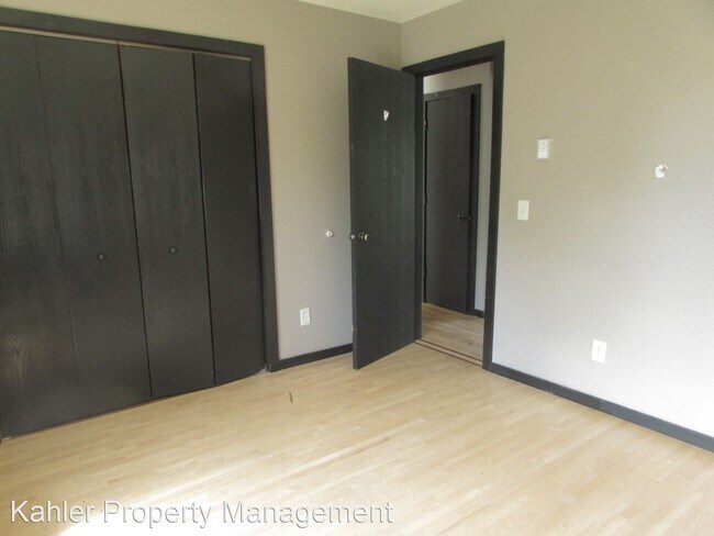 Building Photo - 527 Flormann St