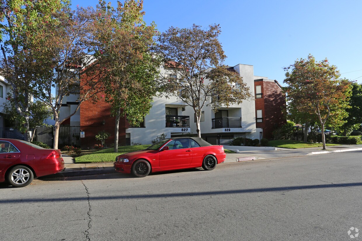 Foto del edificio - 829 E Maple St