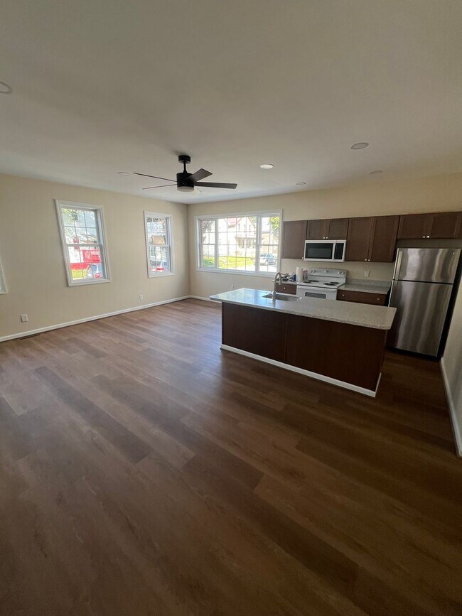 Foto del edificio - COMPLETELY REMODELED 2 BEDROOM HOUSE