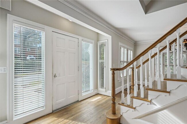 Building Photo - 1072 High Point Dr NE