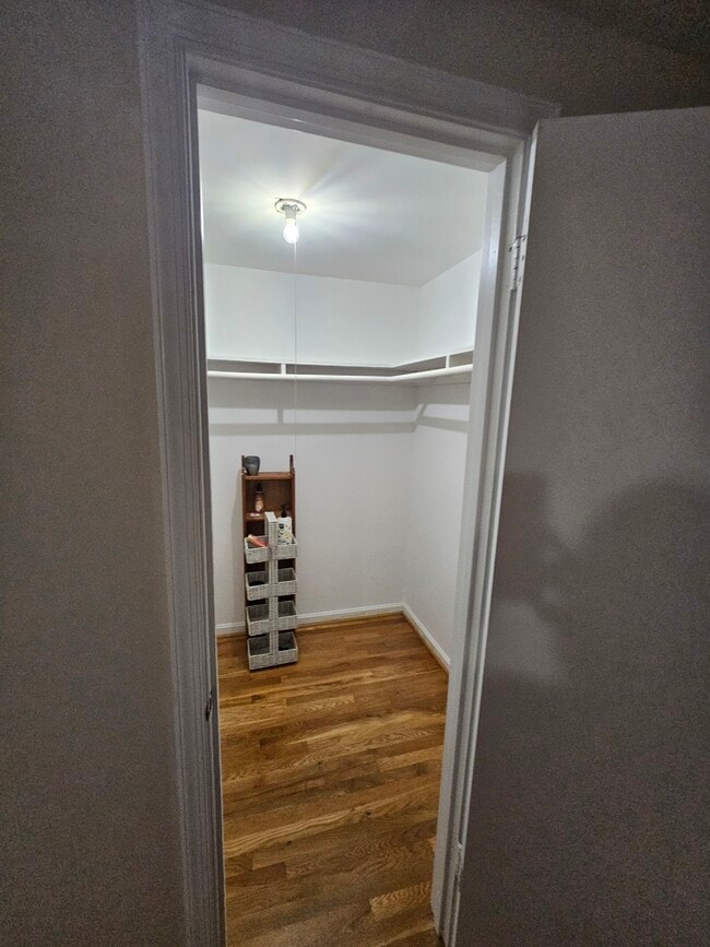 Foto del edificio - 8104 Glover Ct
