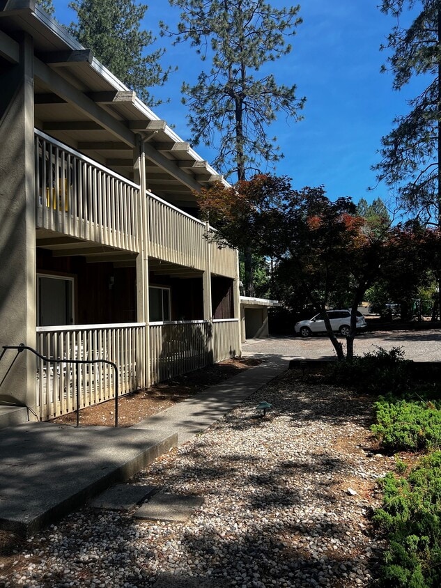 1017 W Main St, Grass Valley, CA 95945 House Rental in Grass Valley