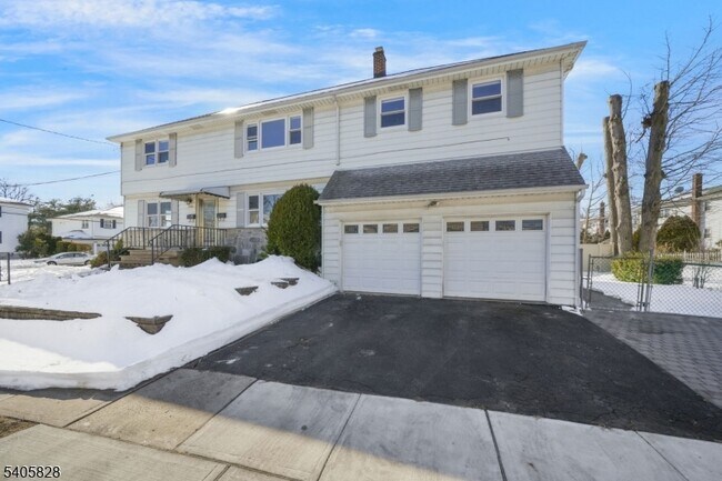 Foto del edificio - 686 Gates Terrace