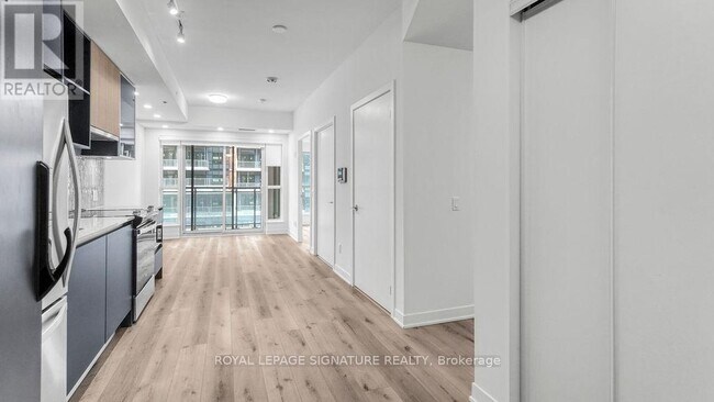 Building Photo - 405 Dundas St W