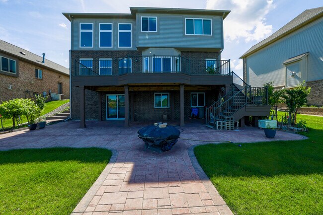 Foto del edificio - 47791 Crichton Ln