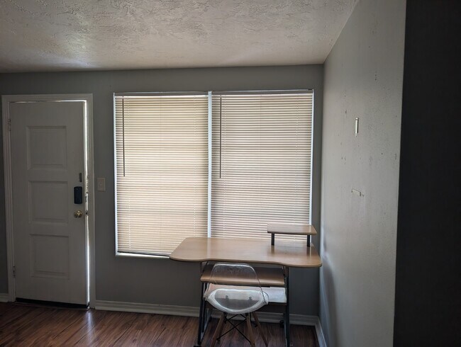 Foto del edificio - 611 NW 35th St