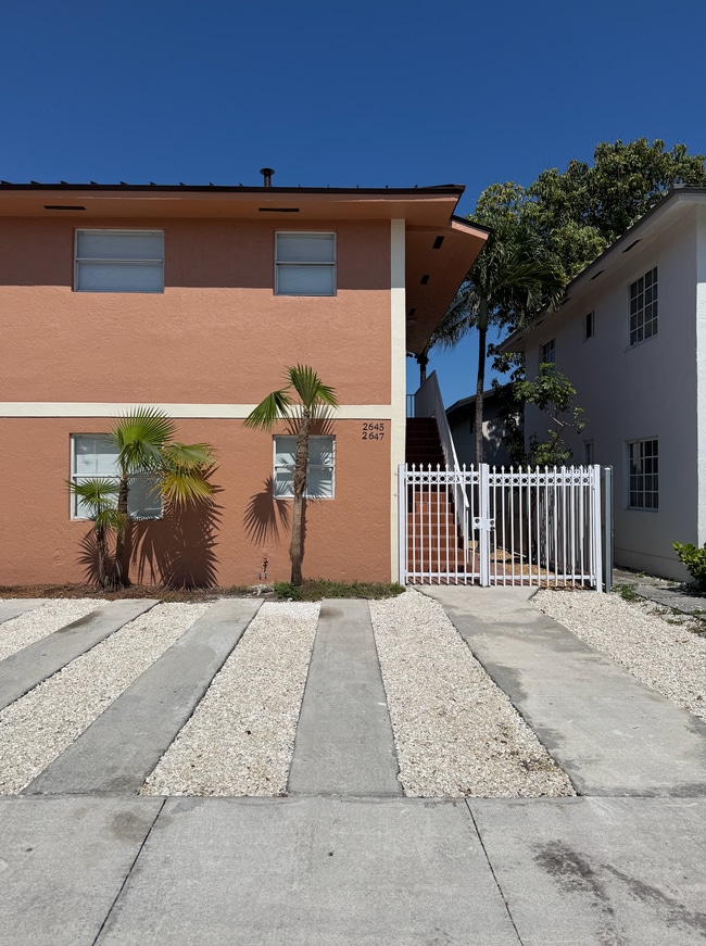 Building Photo - 2647 SW 28th Ct