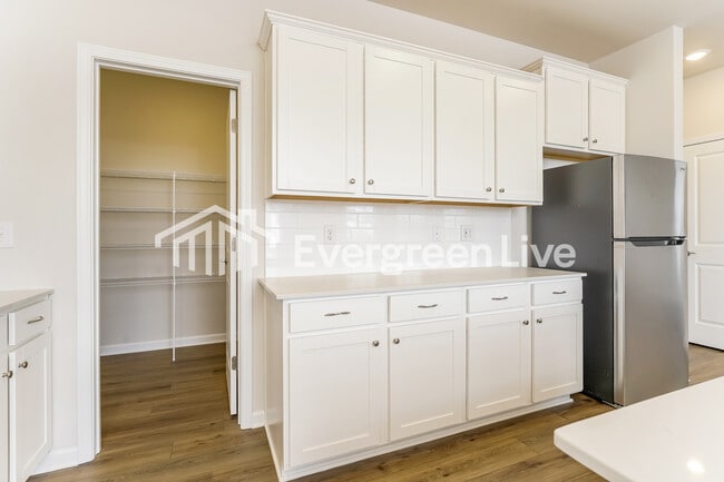 Foto del edificio - 829 Pear Blossom Ct