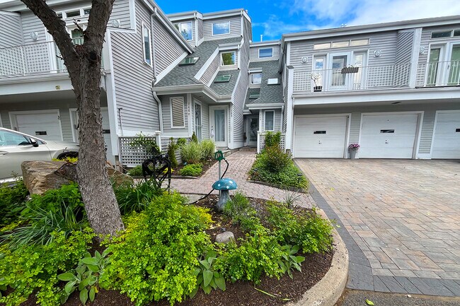 Foto del edificio - 145 Breakers Ln