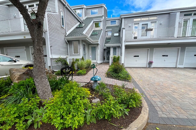 Building Photo - 145 Breakers Ln