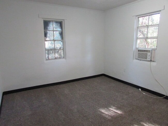 Building Photo - Limited-Time Offer! Sign a lease by 12/31 and get 25% off your first month’s rent!