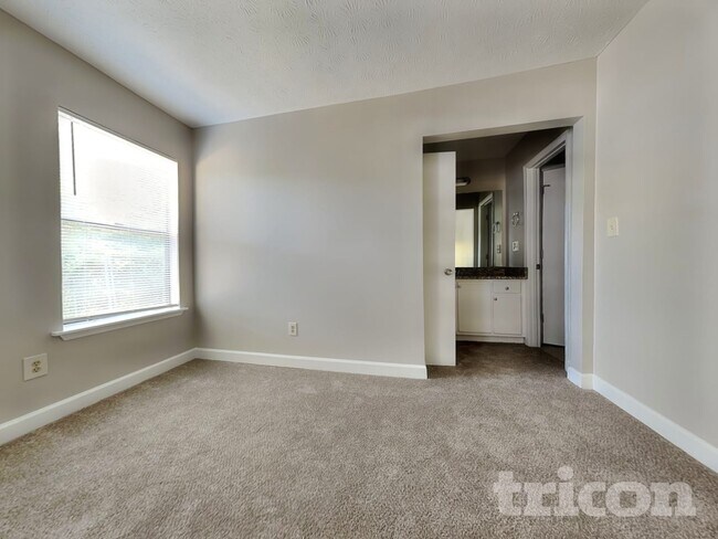 Foto del edificio - 2543 Mistletoe Ln SW