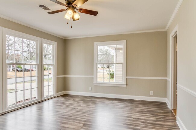 Building Photo - Three bedroom two bath