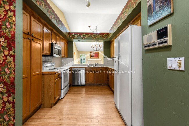 Foto del edificio - Townhome West Of Cherry Creek Reservoir With 2 Car Garage!