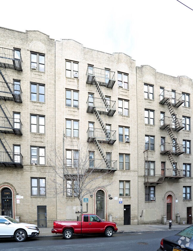 Building Photo - 3347 Decatur
