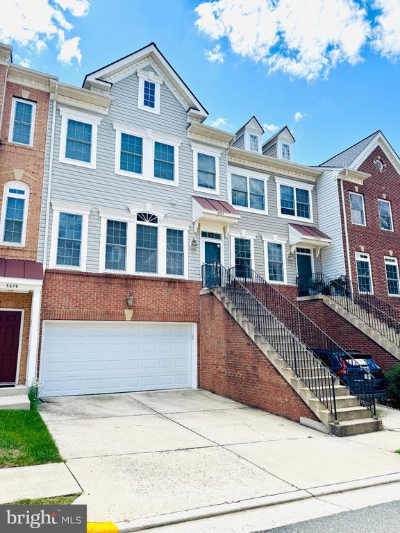 Building Photo - 3381 Beechcliff Dr