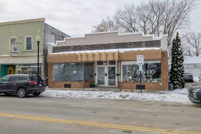 Building Photo - 1209 N Main St