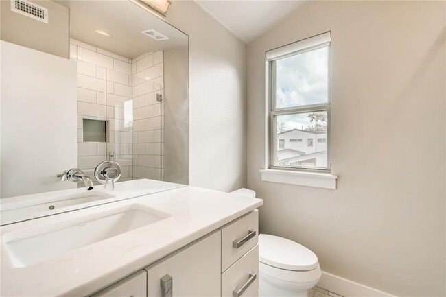 Foto del edificio - 4325 Banister Ln