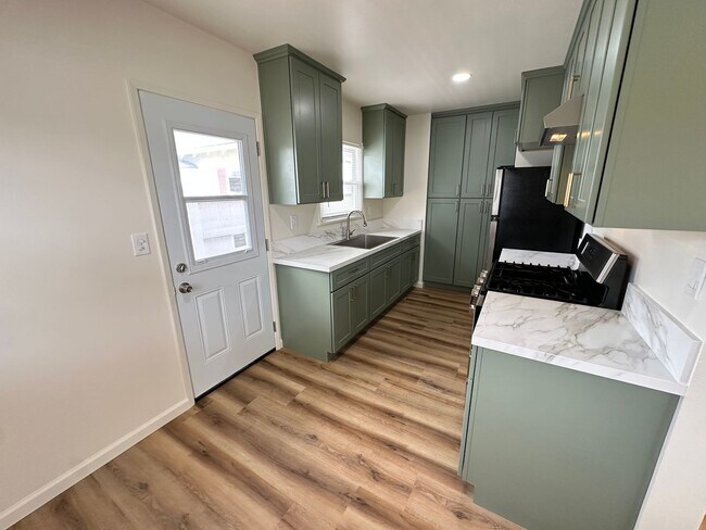 Foto del edificio - Beautifully Remodeled Old Town Seal Beach 1 bedroom apartment