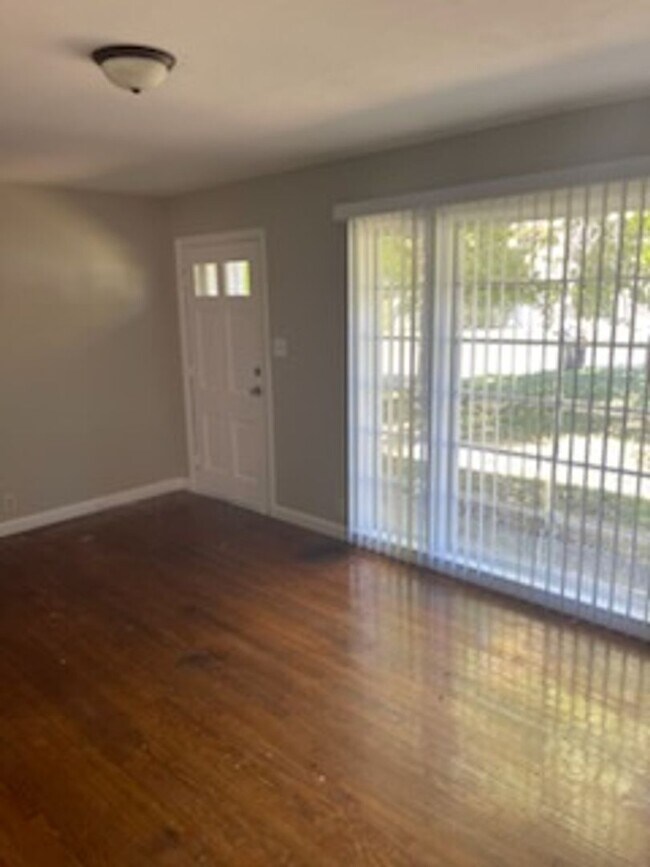 Building Photo - BELOW MARKET RENT!