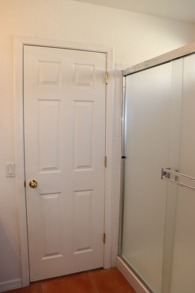 Foto del edificio - East Side 3 Bed 2 Bath Energy Efficient Pulte Home