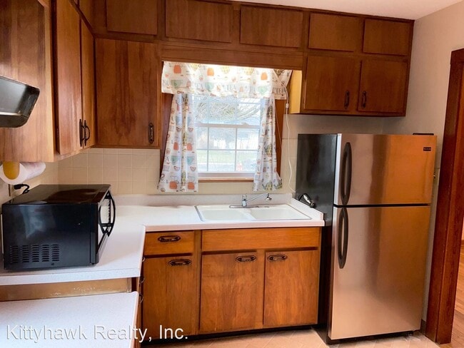 Building Photo - 4 br, 2 bath House - 701 S. Maple Avenue