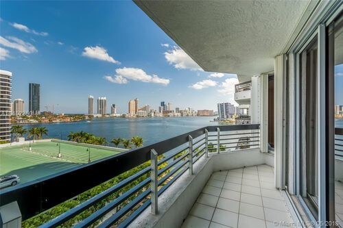 Foto principal - 3530 Mystic Pointe Dr