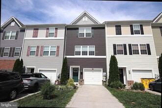Building Photo - 185 Magellan Dr