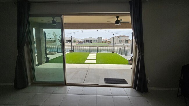 Foto del edificio - 40915 W Agave Rd