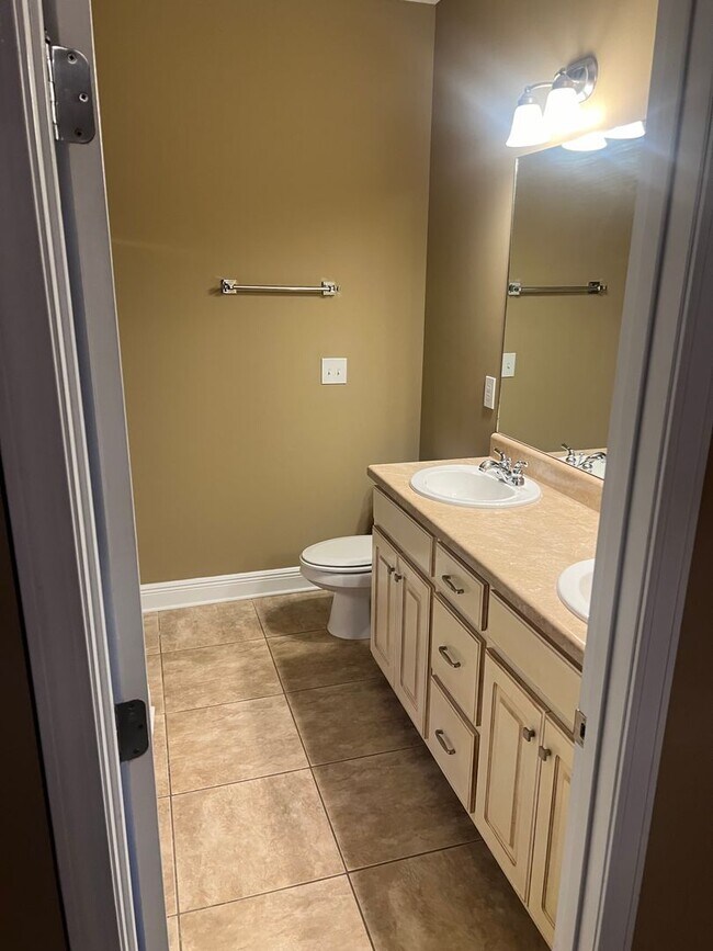 Building Photo - 3 bed / 2 bath Clear Creek Subdivision