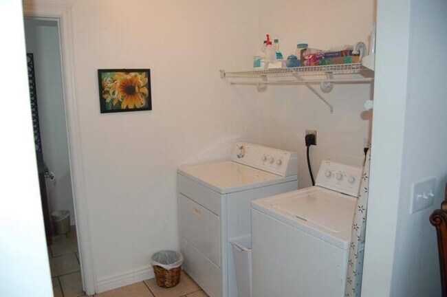 Foto del edificio - 161 E 70 S