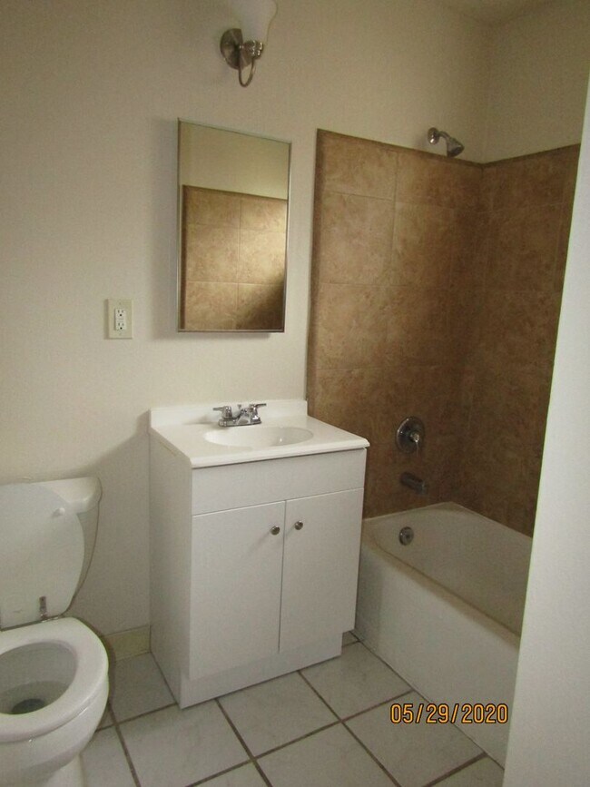 Foto del edificio - Cozy One Bed One Bath Apartment Near Downtown Santa Rosa! $1,600/Monthly